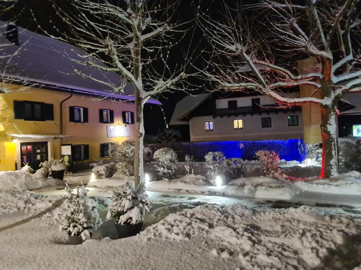 איוגנדורף Gasthof Zur Strass מראה חיצוני תמונה